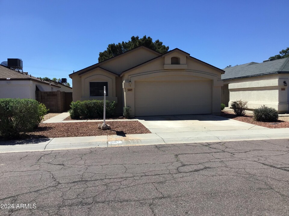 4047 W Fallen Leaf Ln in Glendale, AZ - Building Photo