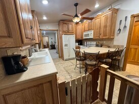 102 Maryland Ave, Unit 102MarylandAveApt#2 in Fairmont, WV - Building Photo
