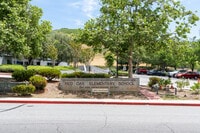 Apartments in Oak Park, CA