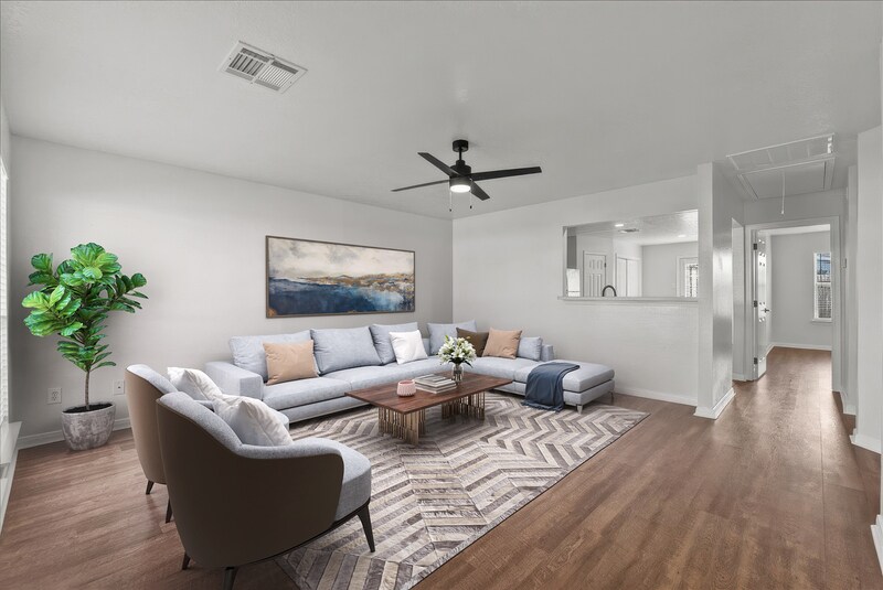 2142 Roatan Calle in Dickinson, TX - Building Photo