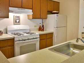 Portsmouth Apartments in Novi, MI - Building Photo - Building Photo