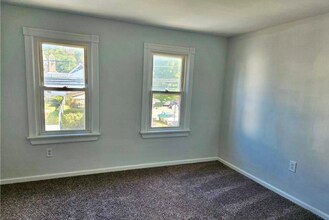 144 S Nicholas St in St. Clair, PA - Building Photo - Building Photo