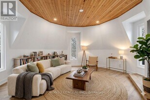 171 Parkside Dr in Toronto, ON - Building Photo