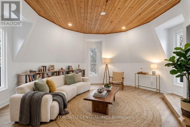 property at 171 Parkside Dr