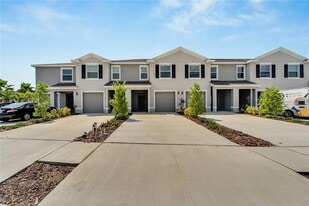 17641 Crescent Moon Lp in Lakewood Ranch, FL - Building Photo