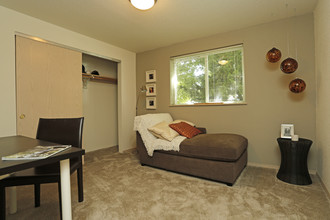 The Crossings in Eugene, OR - Building Photo - Interior Photo