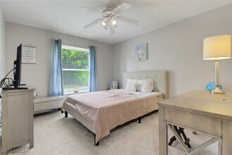 4556 Lakewood Blvd in Naples, FL - Foto de edificio - Building Photo