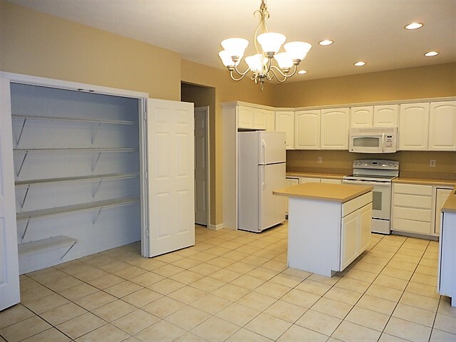 10059 Glenn Abbey Ln in Fishers, IN - Foto de edificio - Building Photo