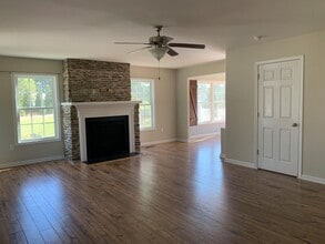 202 Oak Spring Ln in Madison Heights, VA - Building Photo - Building Photo