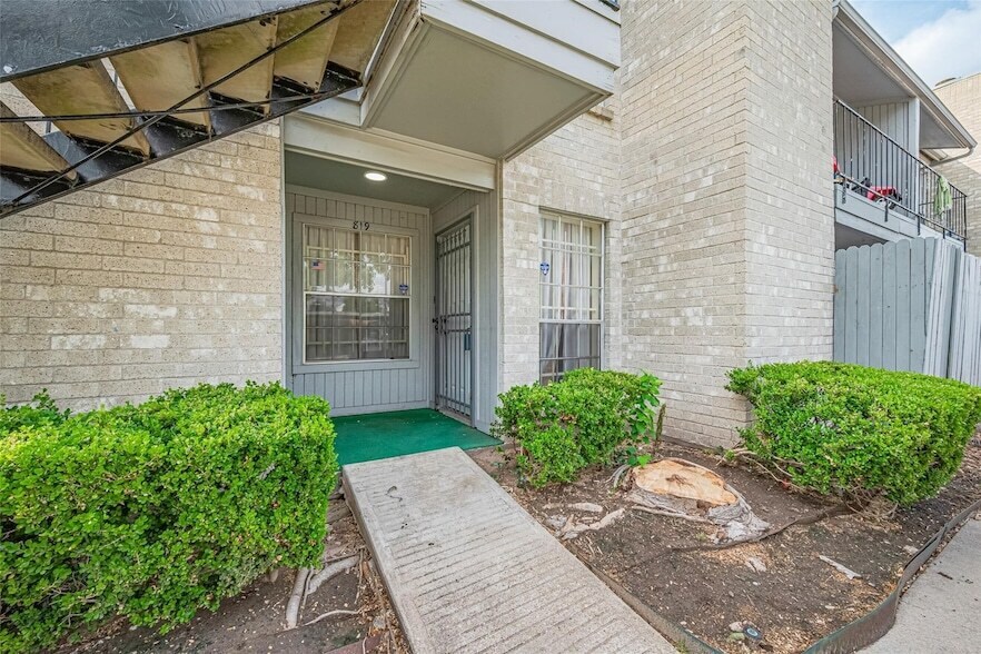 6500 Sands Point Dr, Unit 819 in Houston, TX - Building Photo