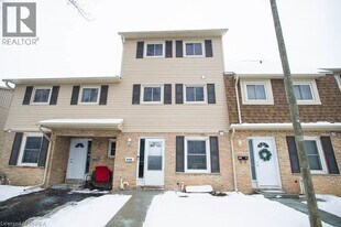 496 Grey St in Brantford, ON - Building Photo