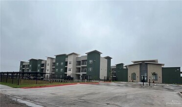 5000 N Jackson Rd in Pharr, TX - Foto de edificio - Building Photo