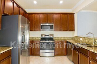 14688 Summer Rose Way in Ft. Myers, FL - Foto de edificio - Building Photo