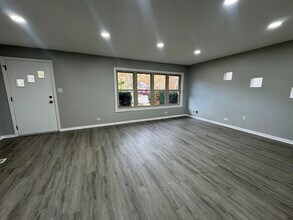 5651 W 97th St in Oak Lawn, IL - Building Photo - Building Photo