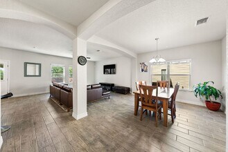 10410 Pecan Crest in San Antonio, TX - Building Photo - Building Photo