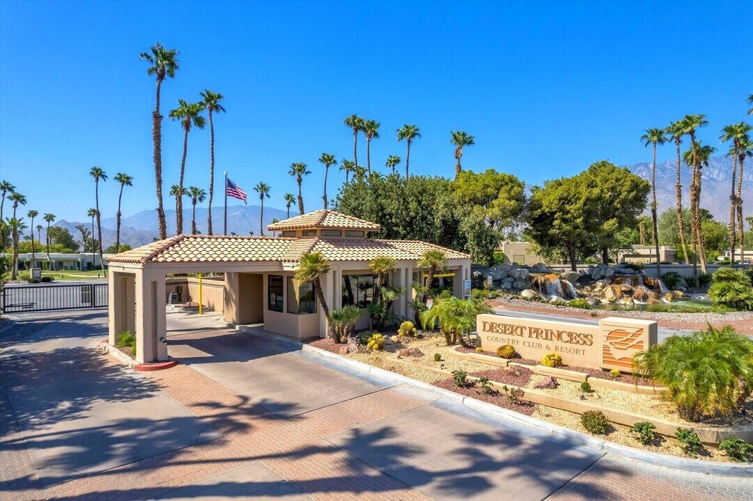 29899 E Trancas Dr in Cathedral City, CA - Building Photo