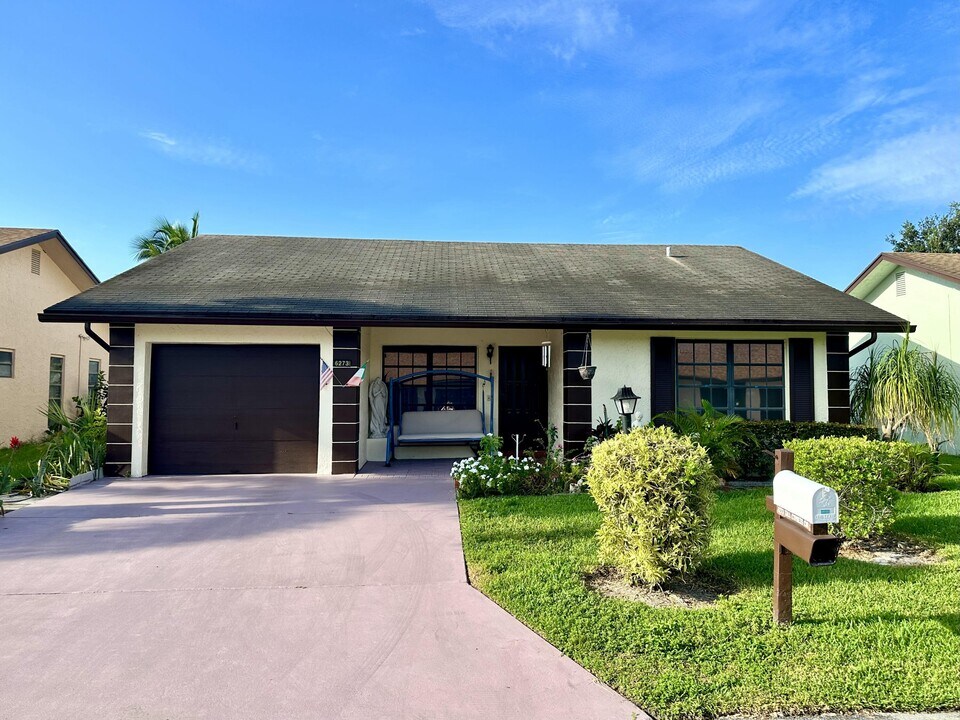 6273 Tall Cypress Cir in Greenacres, FL - Building Photo