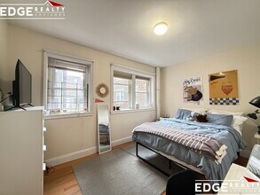 54 Egmont St, Unit 1 in Brookline, MA - Foto de edificio - Building Photo