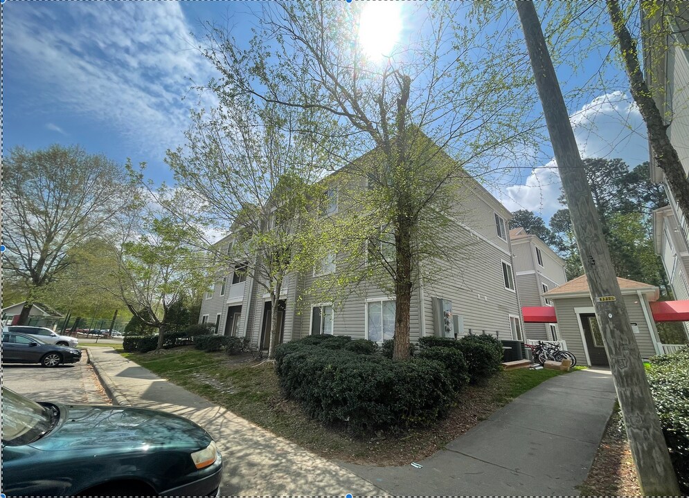 1321 Crab Orchard Dr in Raleigh, NC - Foto de edificio