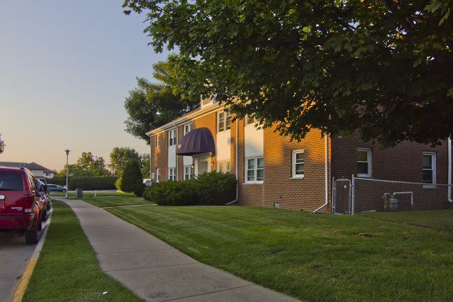 White Oak Apartments in Rochelle, IL - Building Photo - Building Photo