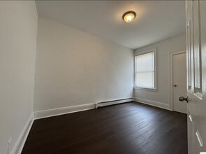 138 Woodlawn Ave, Unit 4 in Jersey City, NJ - Building Photo - Building Photo