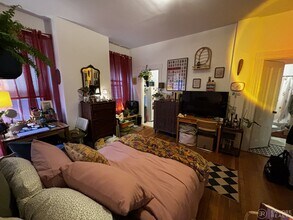 16 Davis Ave, Unit 3 in Brookline, MA - Building Photo - Building Photo