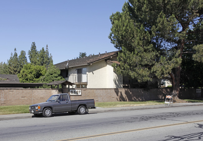 Parkside Manor in Gilroy, CA - Building Photo - Building Photo