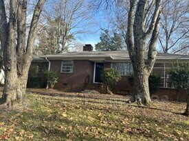 2222 McKnight Mill Rd in Greensboro, NC - Building Photo