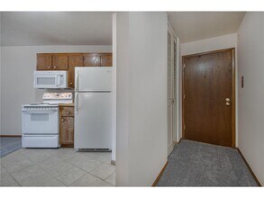 6015 W Broadway-Unit -304 in Minneapolis, MN - Foto de edificio - Building Photo