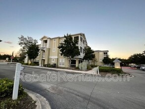 8290 Gate Pkwy W in Jacksonville, FL - Building Photo - Building Photo