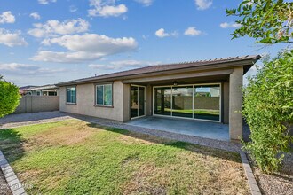 16075 W Laurel Ln in Surprise, AZ - Building Photo - Building Photo