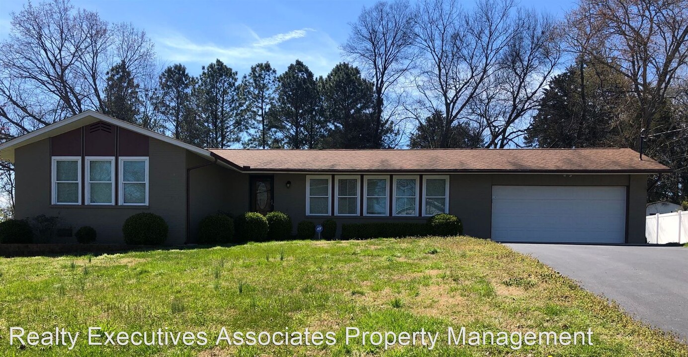 10928 Dundee Rd in Knoxville, TN - Building Photo