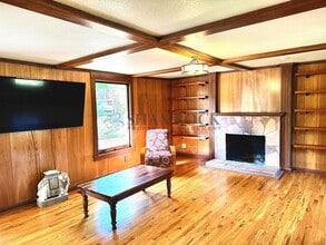 2400 Lindsey Hollow Rd in Waco, TX - Building Photo - Building Photo