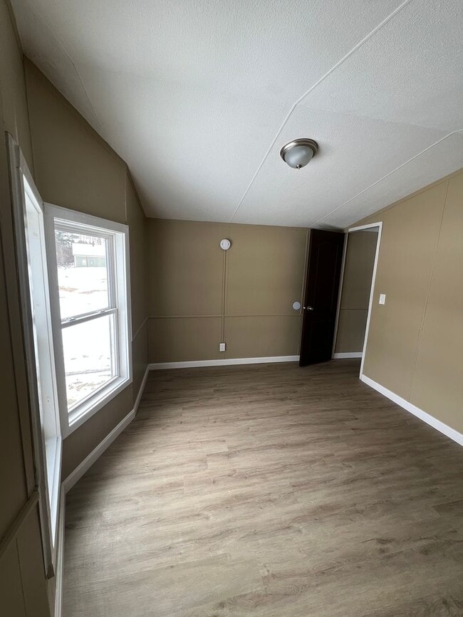 1582 Hill Rd in Canaan, ME - Building Photo - Building Photo