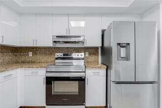 3827 NE 166th St in North Miami Beach, FL - Building Photo - Building Photo