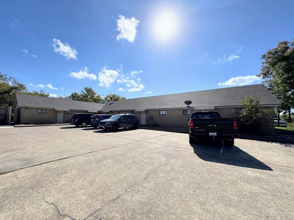 715 N 20th St in Temple, TX - Foto de edificio