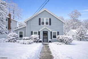 19 Forest Dr in Bloomfield, NJ - Building Photo