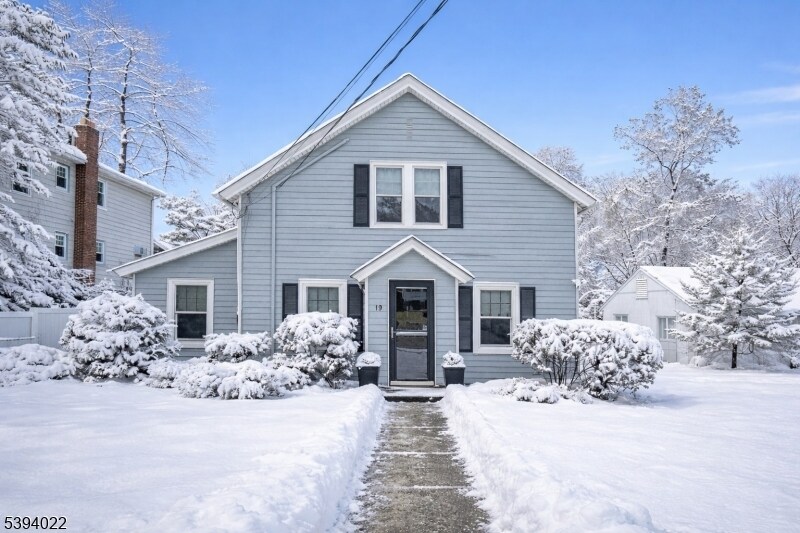 19 Forest Dr in Bloomfield, NJ - Building Photo