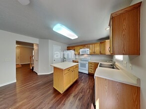 637 Ellen Dr in Cincinnati, OH - Building Photo - Building Photo