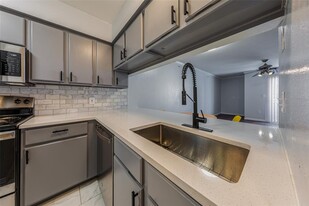 501 W 26th St in Austin, TX - Building Photo