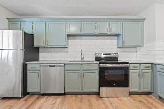 316 W Park St in Olathe, KS - Foto de edificio - Building Photo