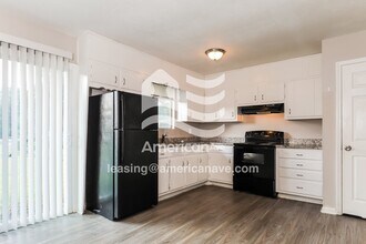 229 W Canterbury Dr in Jonesboro, GA - Building Photo - Building Photo