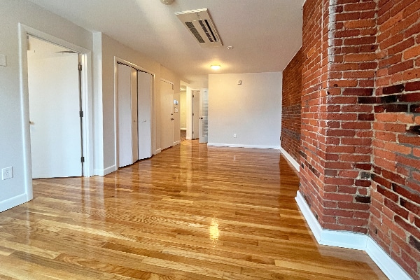 155 Broadway, Unit 02 in Somerville, MA - Building Photo - Building Photo