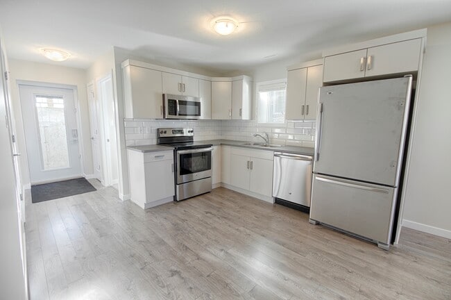 735 Coalbrook W in Lethbridge, AB - Building Photo - Building Photo