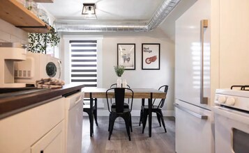 1205 Bridge St NW in Grand Rapids, MI - Foto de edificio - Building Photo