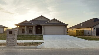 3700 N Wiley Dr in Siloam Springs, AR - Building Photo