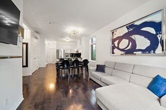 2284 Rue Victoria in Lachine, QC - Building Photo - Building Photo