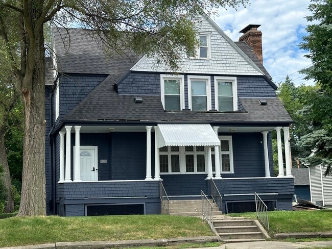 1003 E Washington St in South Bend, IN - Building Photo - Building Photo