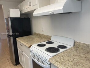 180 NE 12th Ave in Hallandale Beach, FL - Building Photo - Building Photo