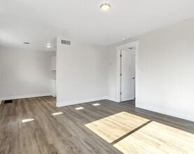 407 E 3400 S in South Salt Lake, UT - Building Photo - Interior Photo